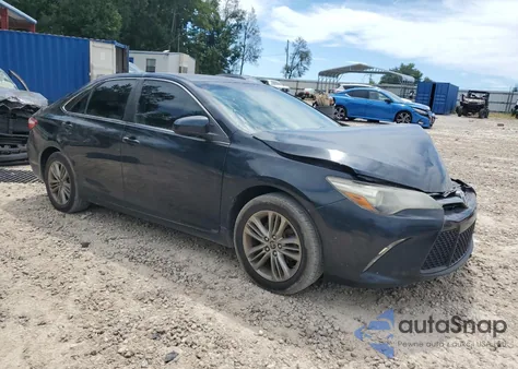 2015 Toyota Camry Le z USA, uszkodzony, nr VIN 4T1BF1FK5FU020358